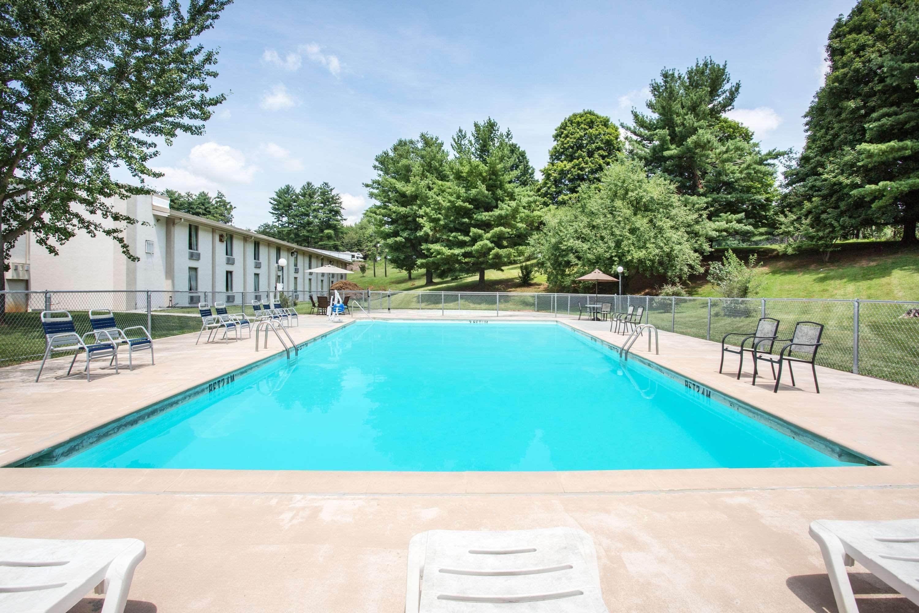 Spark By Hilton Daleville Roanoke North Exterior photo