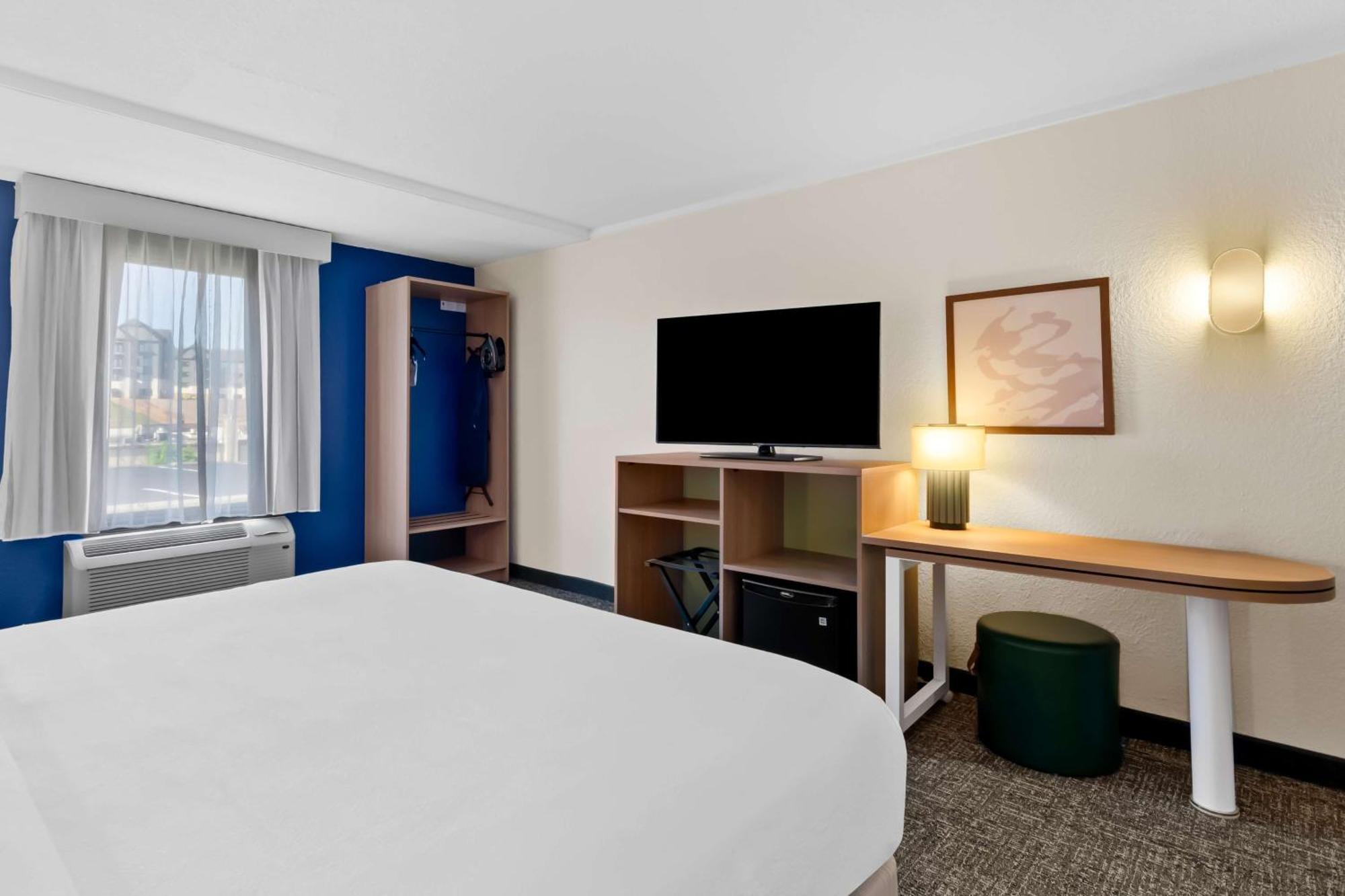 Spark By Hilton Daleville Roanoke North Exterior photo